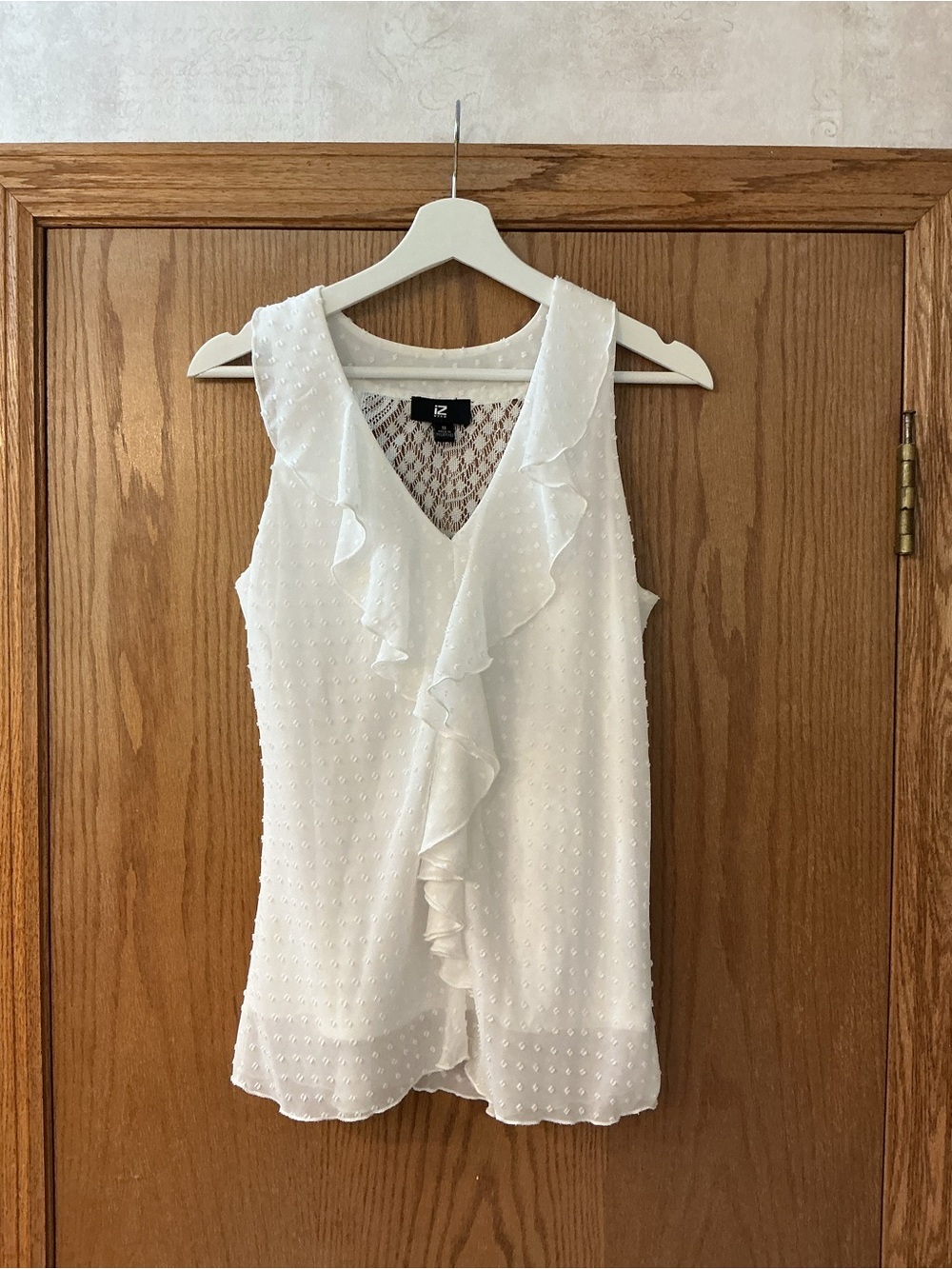 Iz Byer White Swiss Dot Ruffle V-Neck Sleeveless Blouse